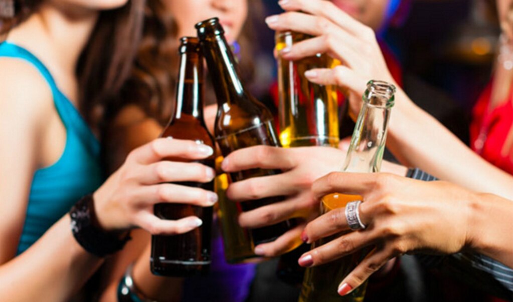 Excesos en consumo de alcohol pueden afectar la salud mental