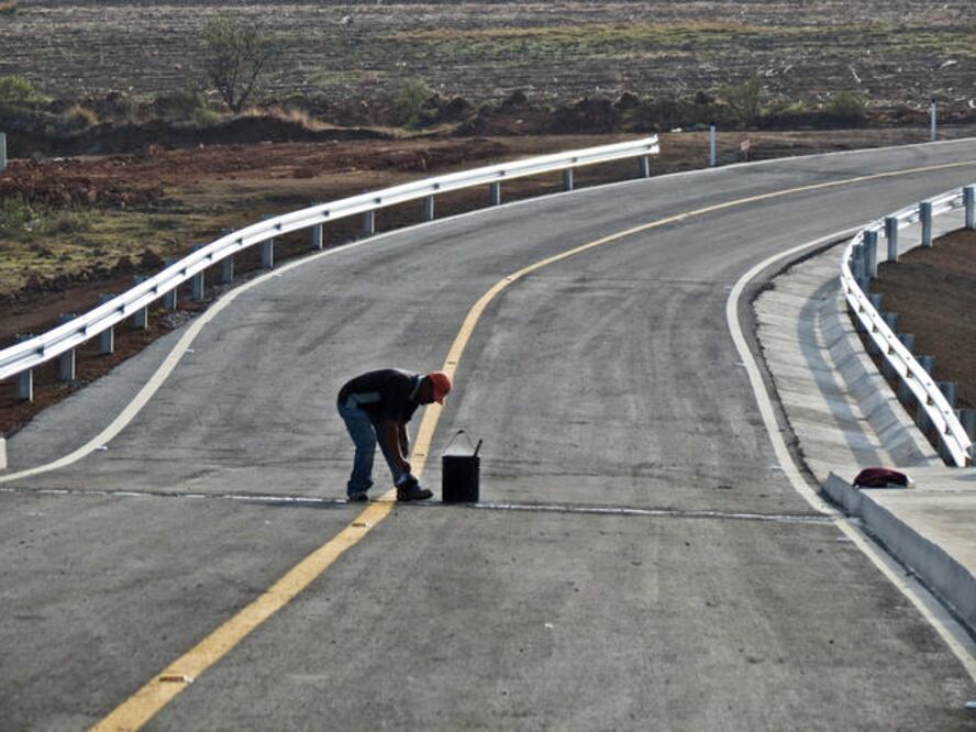 Con los nuevos recursos pretenden continuar los circuitos que conecten a las comunidades, modernizar el transporte público, hacer distribuidores y comenzar la segunda etapa de ejes estructurales para 2018. (ARCHIVO. EL UNIVERSAL)