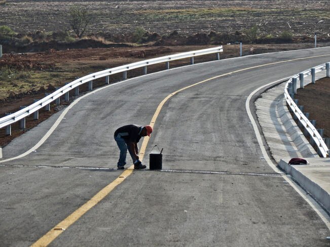 Con los nuevos recursos pretenden continuar los circuitos que conecten a las comunidades, modernizar el transporte público, hacer distribuidores y comenzar la segunda etapa de ejes estructurales para 2018. (ARCHIVO. EL UNIVERSAL)