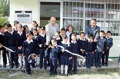 Entrega Zapata obras y equipos de cómputo  