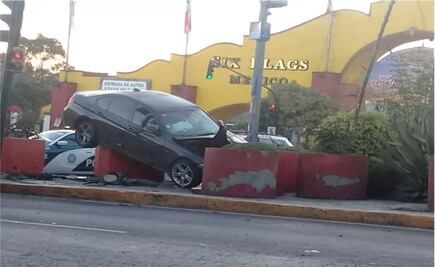 Conductor de BMW pierde el control y se impacta en macetones frente a Six Flags