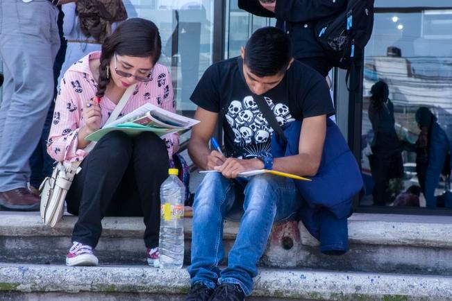 Inician con sondeo para otorgar becas