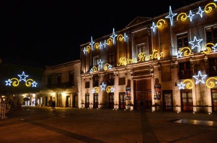 Con luces y colores, espíritu navideño se apodera de Querétaro 