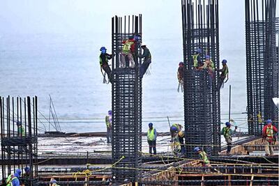 Inexperiencia pega a contratistas: Gorráez