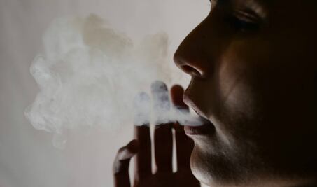 Fumar debilita un gen que protege las arterias, según estudio 