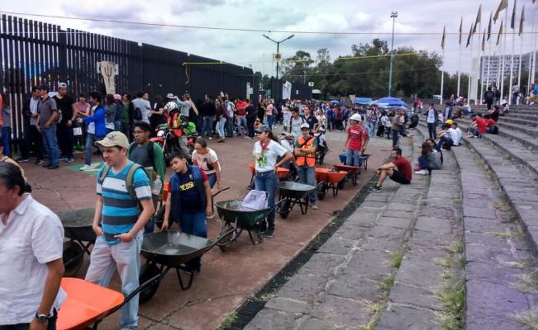 Especial. Voluntarios ayudan en el centro de acopio de Ciudad Universitaria