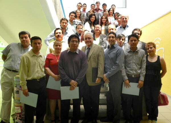 Reconocen a estudiantes de la UTEQ