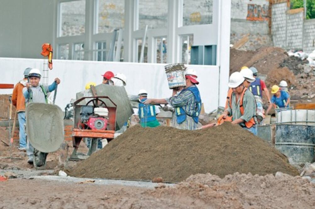 Constructores critican salario