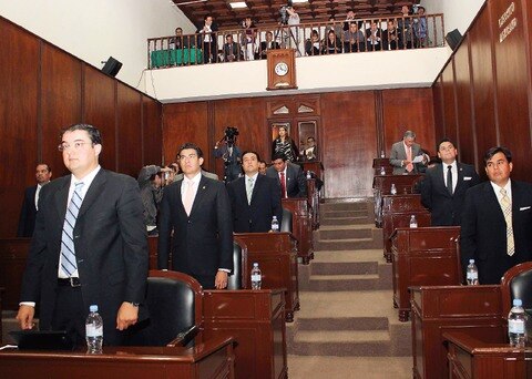 Reiteran defensa a diputado faltista
