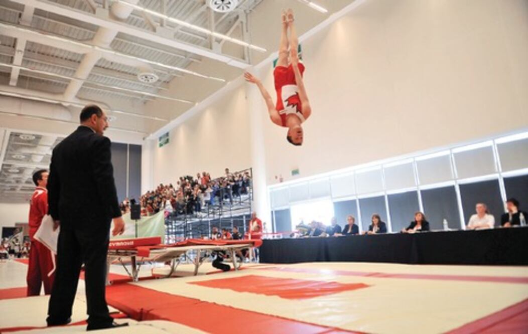 Loyola entrega presupuesto 2014