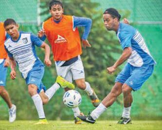 Entre accidentes, política y retardos, en Gallos Blancos