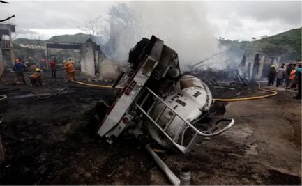 Captan en video incendio provocado por un accidente de pipa en Honduras