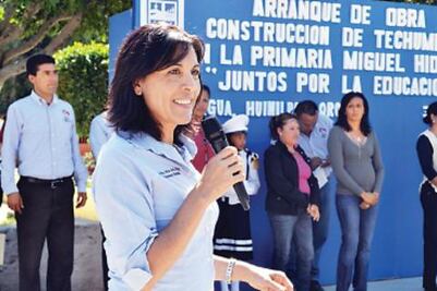 Mary García inaugura en Huimilpan 