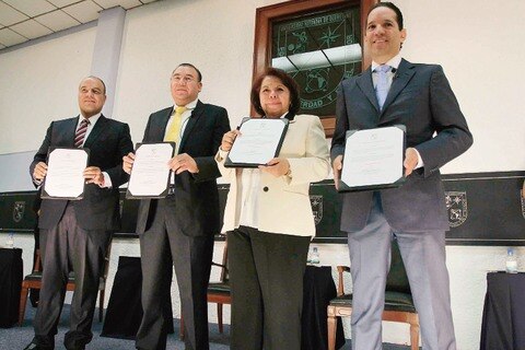Candidatos refrendan apoyo a universitarios