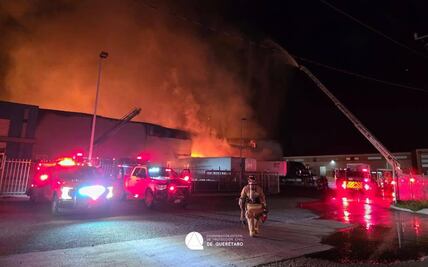 Se incendia empresa de papel y cartón en el Parque Industrial Querétaro 