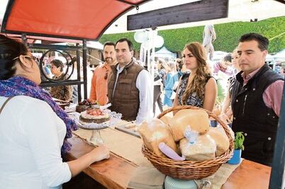 Jóvenes presentan proyectos