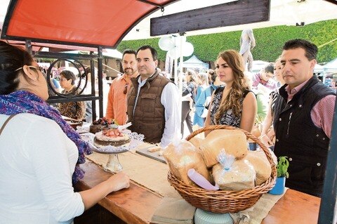 Jóvenes presentan proyectos