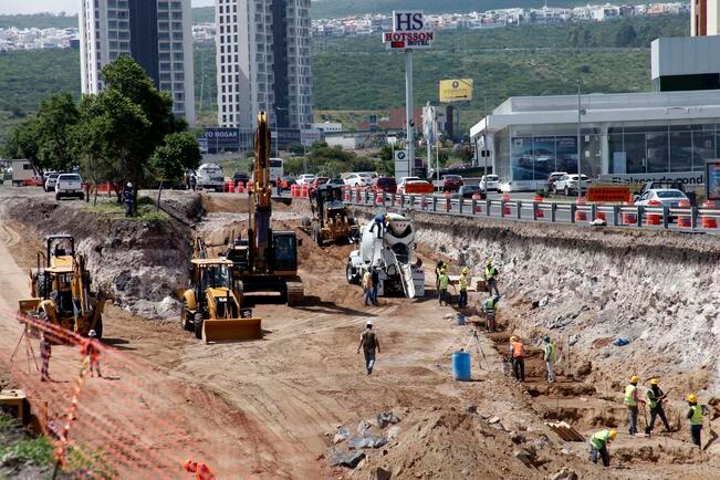 Afectan obras en Bernardo Quintana a  53 colonias