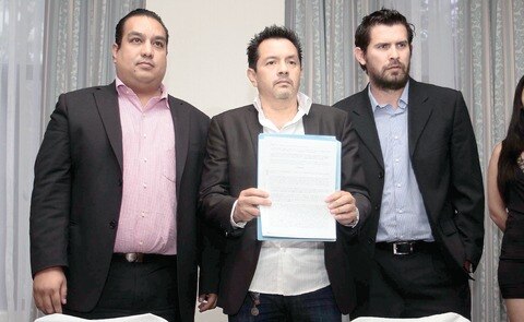 Él dice que sí; falta el aval