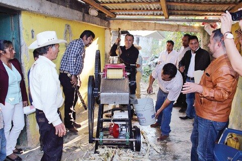 Llevan 2 trapiches a cañeros de Landa