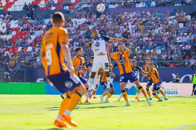 Los Gallos terminan desplumados en  el Clásico de la 57