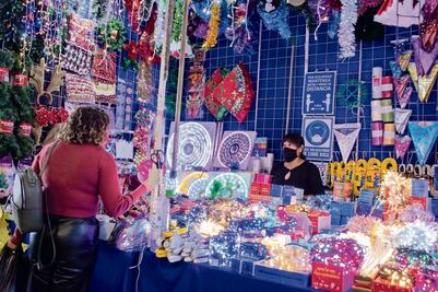 El tianguis navideño de La Cruz es competencia para locatarios de la Plaza de las Américas 