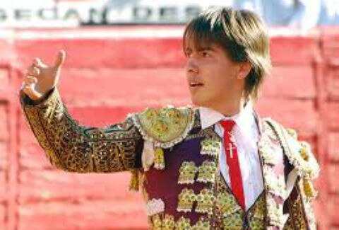 “El Canelo” corta oreja