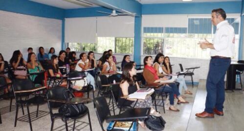 Refrenda ayuda a universidad