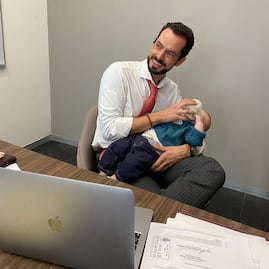 Ley de paternidad en Querétaro daría a los hombres 12 semanas de incapacidad... para 2027