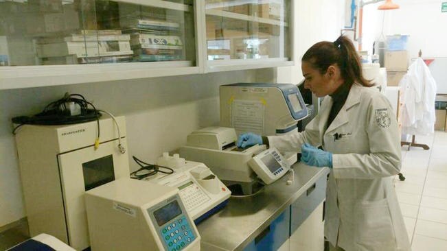 UAQ, incapacitada para hacer muestras de Covid-19