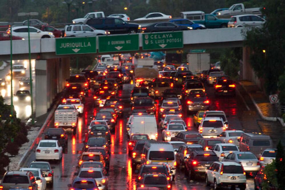 En Querétaro no se contemplan medidas para restringir el tránsito vehicular, ya que no es opción apropiada ni efectiva para esta entidad, señala Sedesu. (DEMIAN CHÁVEZ. EL UNIVERSAL)
