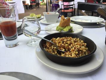 Escamoles, plato rico y mal pagado