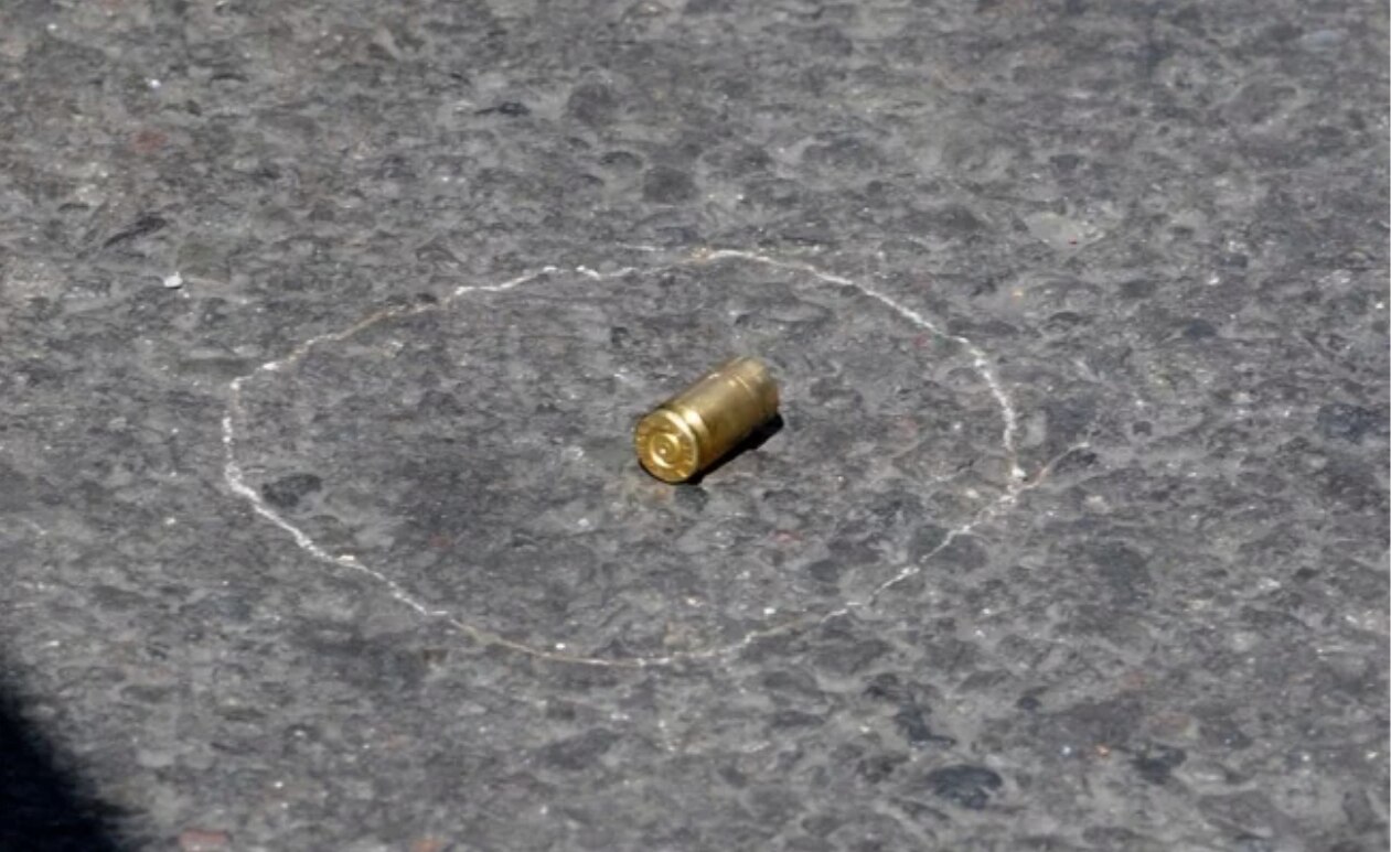 Pobladores se enfrentan con hombres armados en Chinicuila, Michoacán