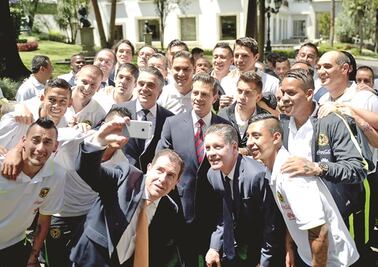 El América alborota Los Pinos