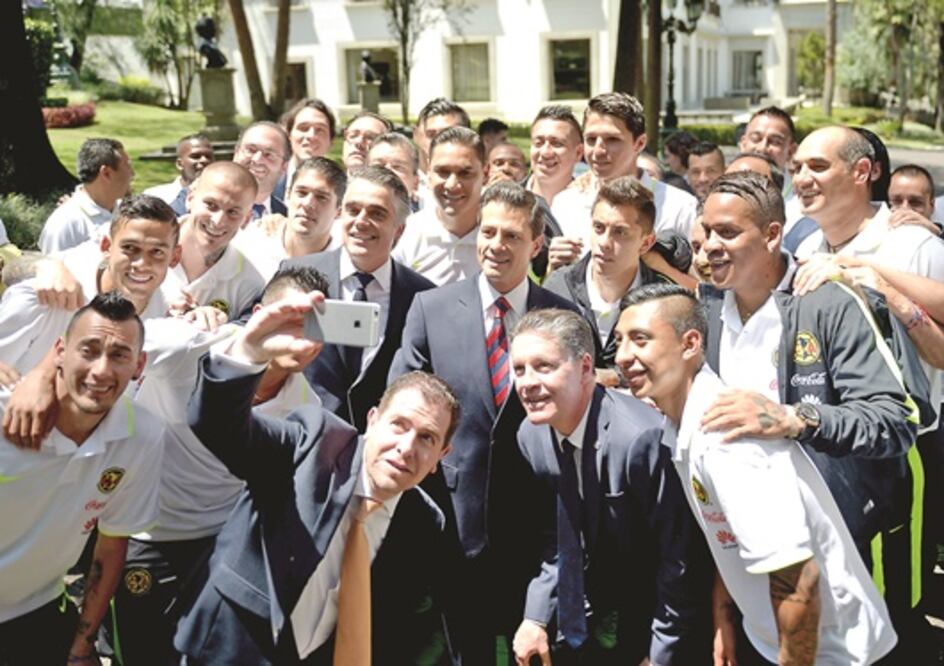 El América alborota Los Pinos