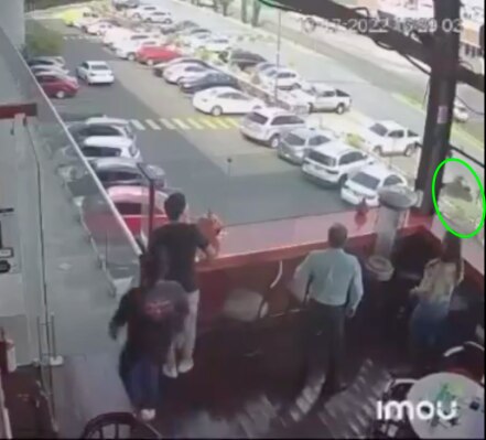 Ejecutan a hombre en Starbucks de Milenio III; lo agredieron con arma de fuego 