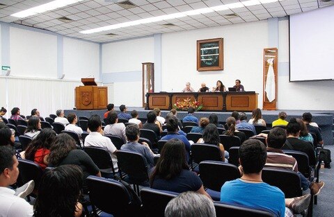 Debate UAQ el abstencionismo electoral