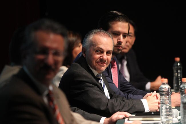 Alfredo Gobera Farro, titular de la Secretaría de Salud del estado (centro), recuerda que planean inaugurar 11 centros en el primer semestre del año (CÉSAR GÓMEZ. EL UNIVERSAL)