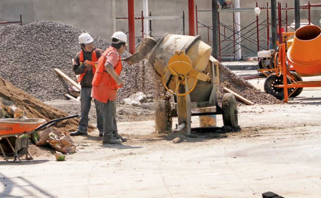 Descenso. En el sector de la construcción, el indicador de confianza de los empresarios reportó una disminución de 0.2% en junio (ARCHIVO EL UNIVERSAL)