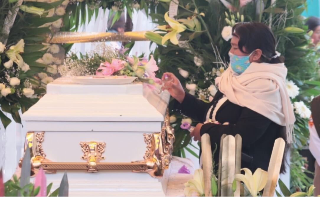 Despiden a madre e hija asesinadas y calcinadas en Puebla