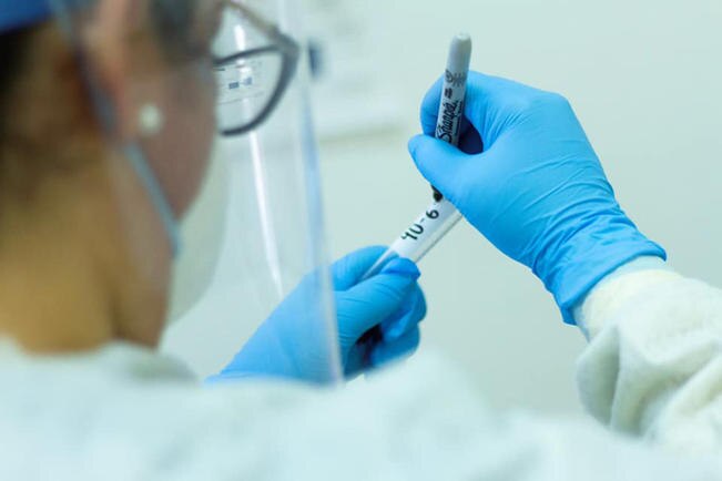 UAQ requiere 3 mdp para crear vacuna contra el Covid-19