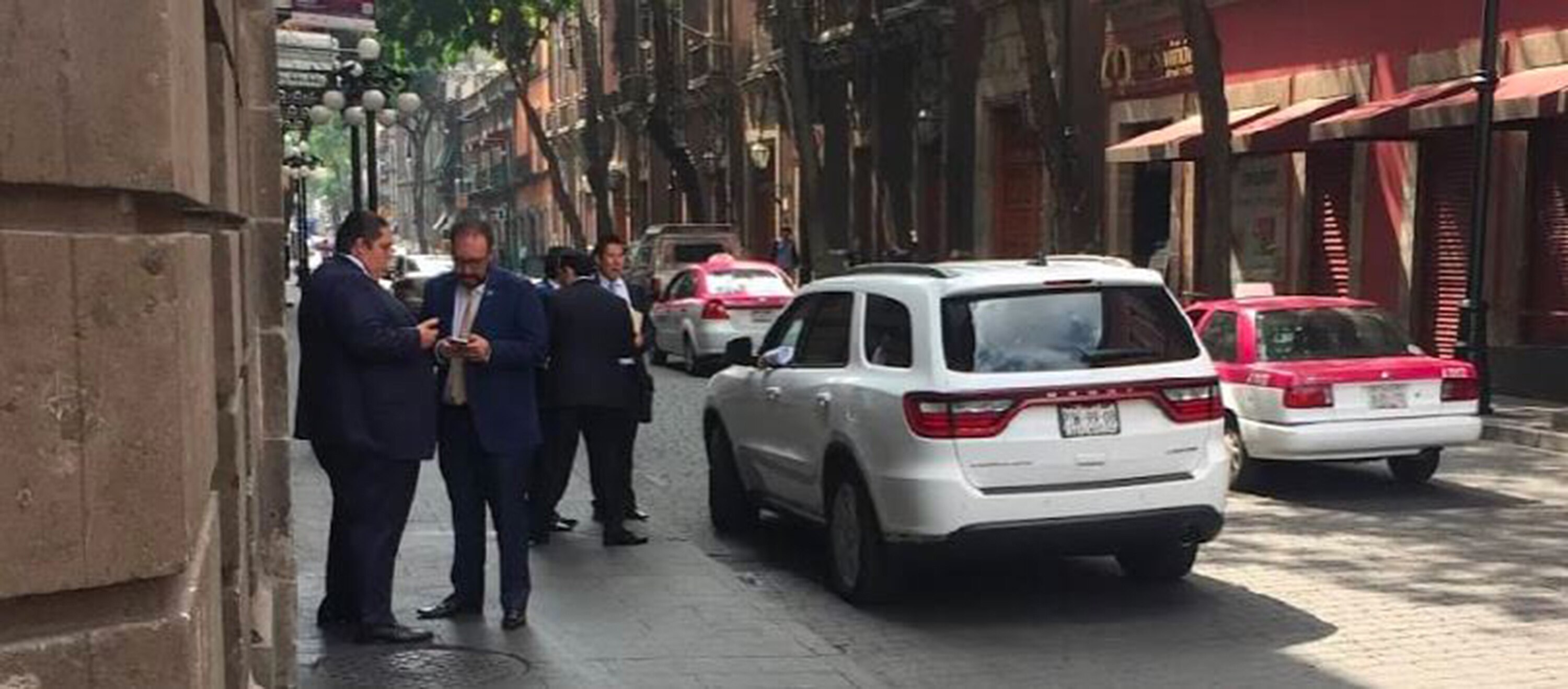 Dólar y robos le ponen reversa a autos de lujo