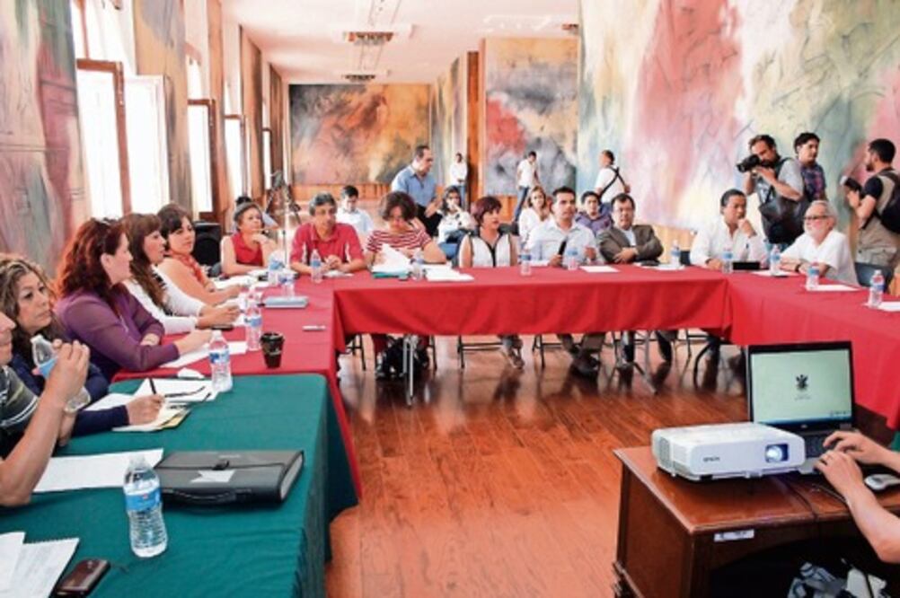 Buscan evitar huelga en UAQ en  primera mesa de diálogo