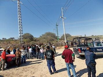 Reclaman habitantes paso a predio