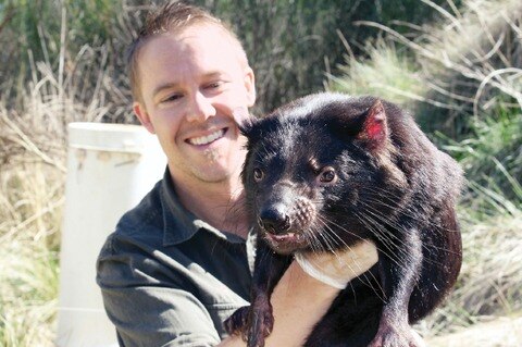 Su vida son los cocodrilos y lagartos