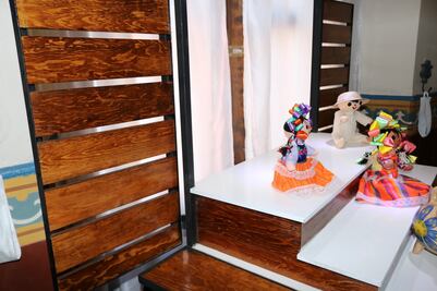 Entregan nuevos carritos para venta de artesanías