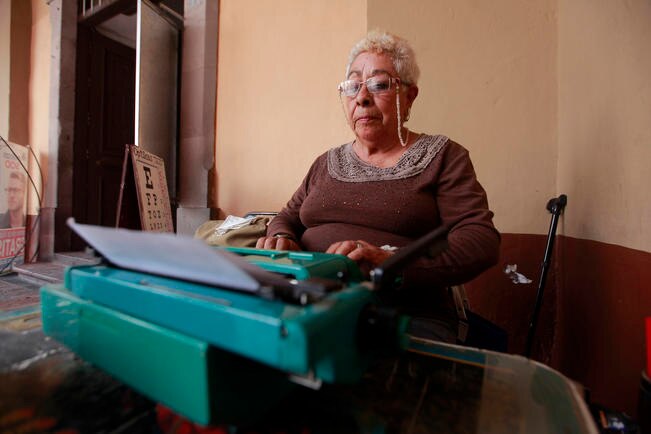 Escritorio público: Los últimos escribas de la ciudad 