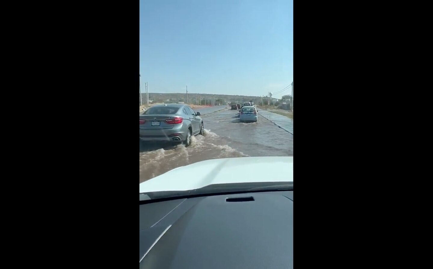 Instalaban fibra óptica, pero ocasionaron mega fuga de agua en Querétaro 