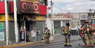 Incendio en tienda OXXO moviliza a corporaciones de los tres niveles en la colonia Palmas