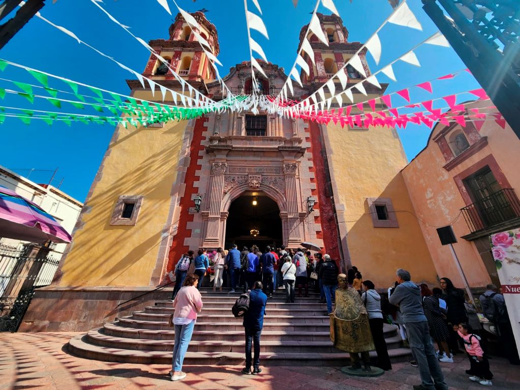 Acuden 10 mil feligreses al Templo de La Congregación para celebrar a la Virgen de Guadalupe